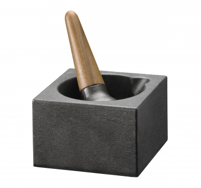 Mörser mit Stössel aus gebeitztem Walnussholz. Design Carl&Carl Skeppshult 0073V