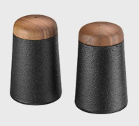 "Shake" Salz & Pfeffer Streuer 8 cm. Walnut lid. Design Carl & Carl "Shake" Salz & Pfeffer Streuer 8 cm. Walnut lid. Design Carl & Carl